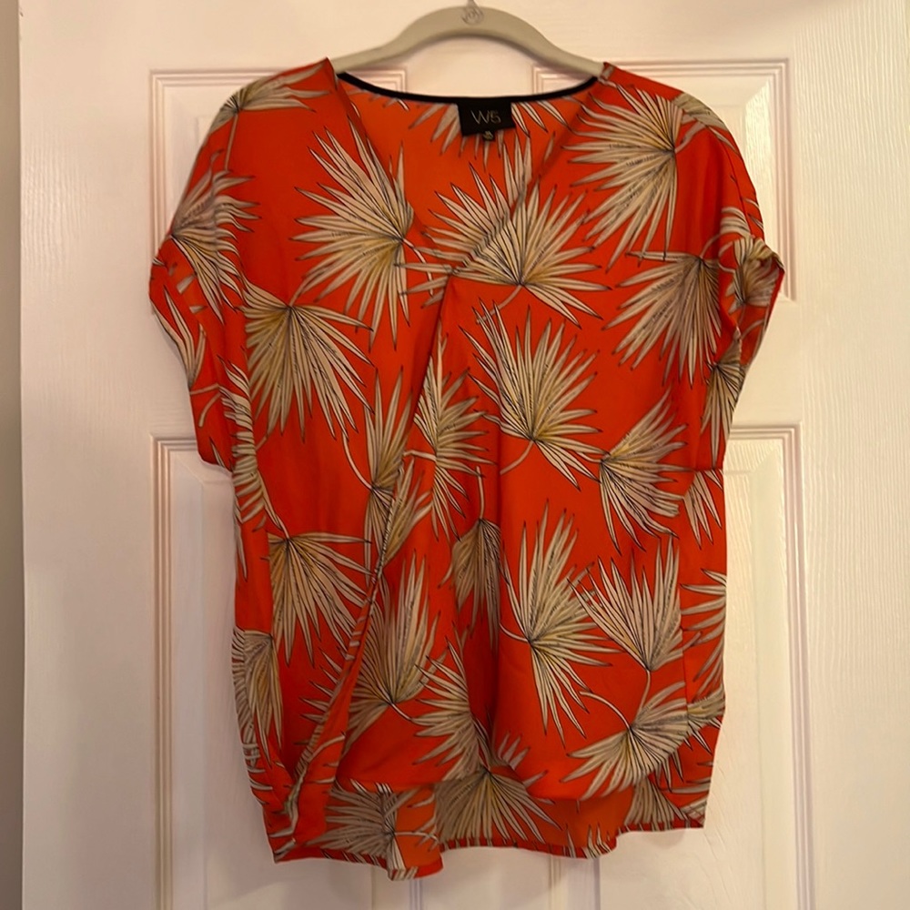 Leaf print  V neck Top by W5 Size Medium